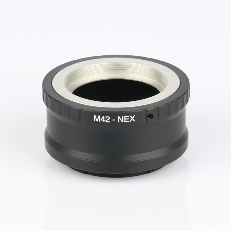 Autofocus adapter for M42-NEX cameras