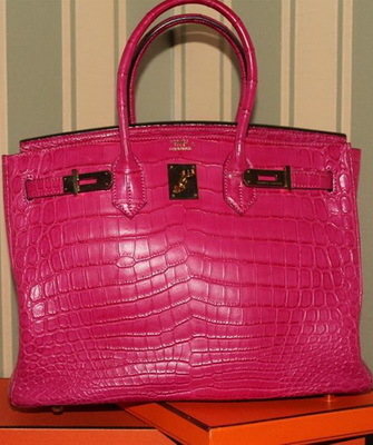 Розовая сумка с тиснением под крокодиловую кожу