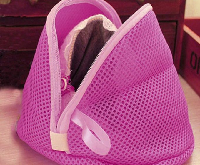 Bag for washing bras