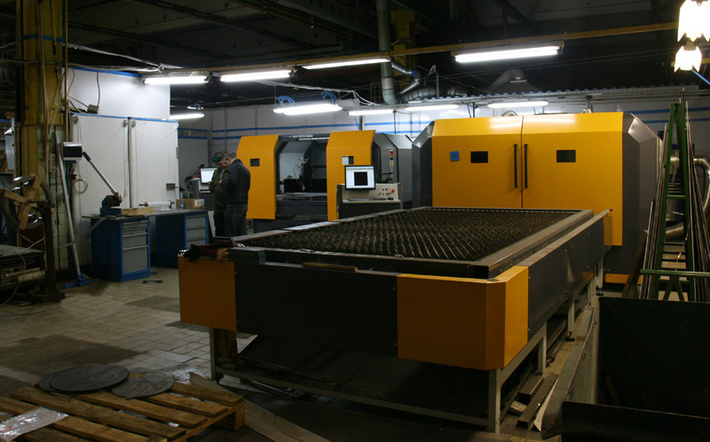 Industrijski stroj za lasersko rezanje vezanega lesa