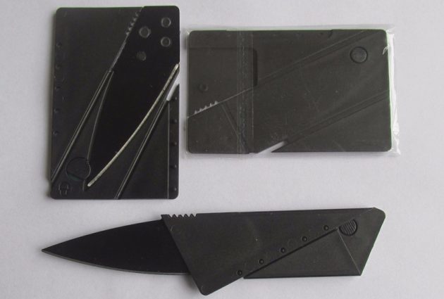 Knife in the form of a card