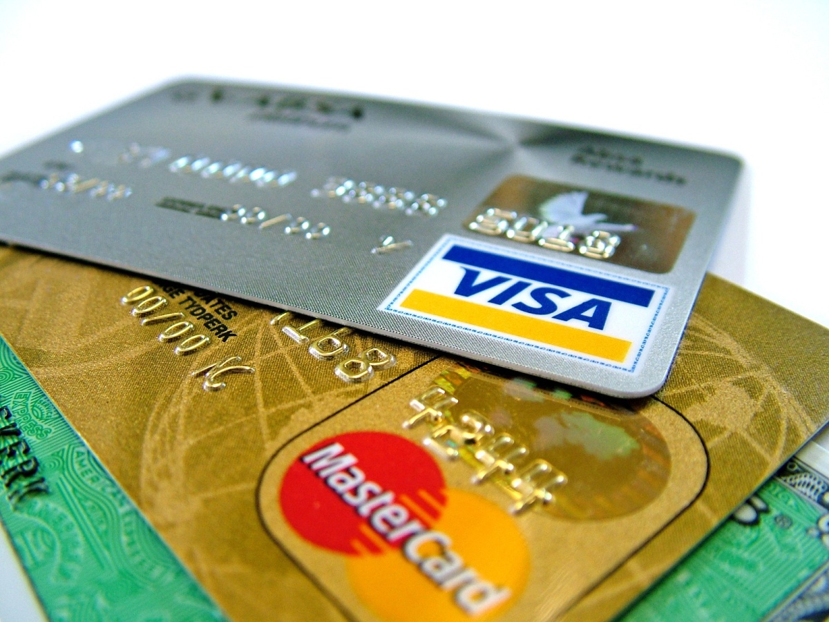 Безопасно ли вводить данные банковской карты на Алиэкспресс?