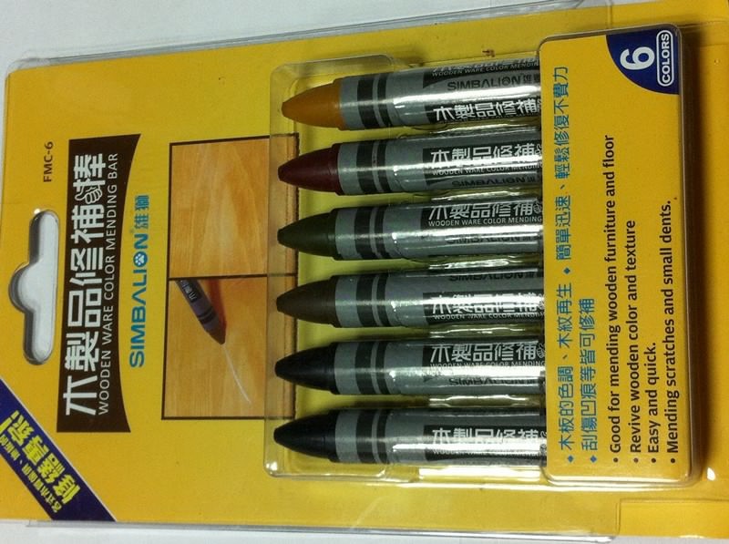 Восъчни моливи за елиминиране на драскотини на дървена повърхност